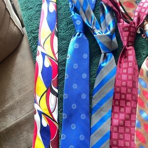 Lot of 7 Men's Blue Patterned Italian Silk Tie -one price for all 30.00.